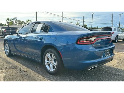 Used 2022 Dodge Charger SXT w/ Driver Convenience Group RWD image 3