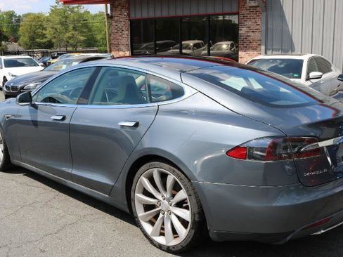 Used 2014 Tesla Model S 85 RWD image 4