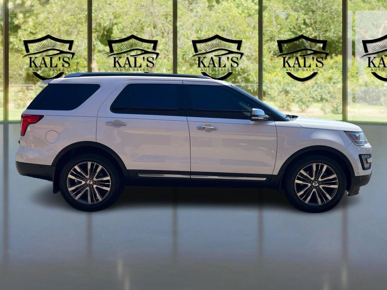 Used 2017 Ford Explorer Platinum AWD/4WD image 4