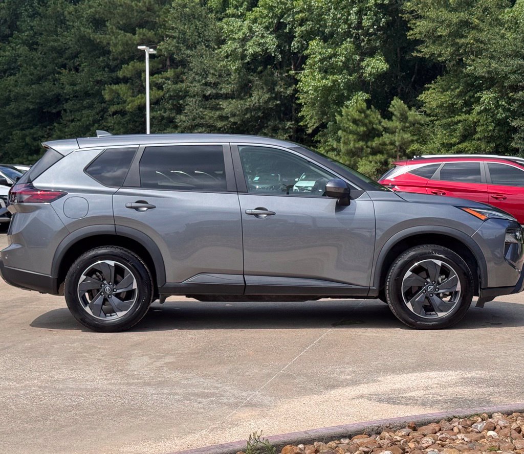 Used 2024 Nissan Rogue SV FWD image 10