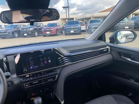 Used 2025 Toyota Camry LE image 35