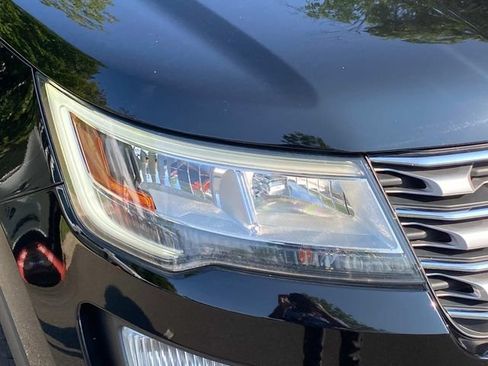 Used 2017 Ford Explorer Limited FWD image 4