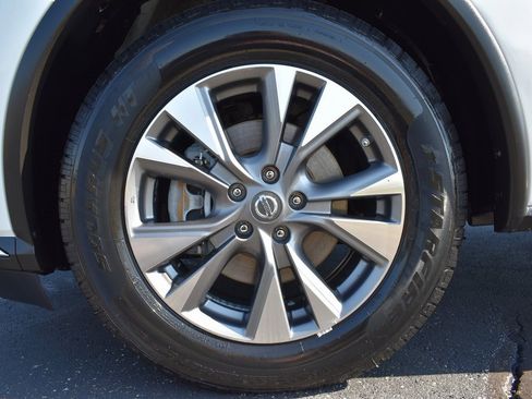 Used 2017 Nissan Murano SV image 16