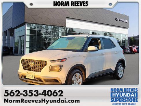 Certified 2020 Hyundai Venue SE image 1