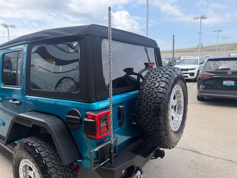 Used 2024 Jeep Wrangler Unlimited Rubicon w/ Convenience Group AWD/4WD image 9