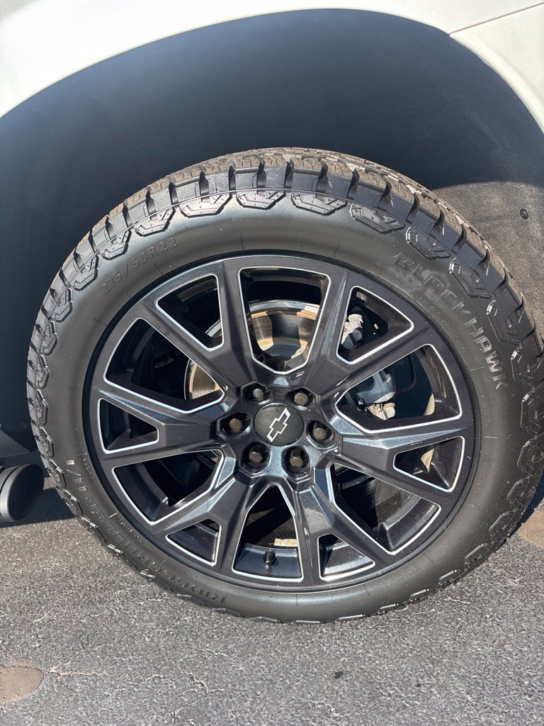 Used 2021 Chevrolet Tahoe Z71 w/ Luxury Package AWD/4WD image 10