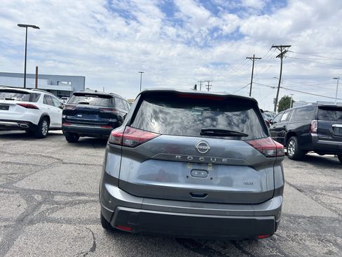 Used 2025 Nissan Rogue SV AWD/4WD image 4