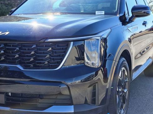 Used 2024 Kia Sorento S image 9