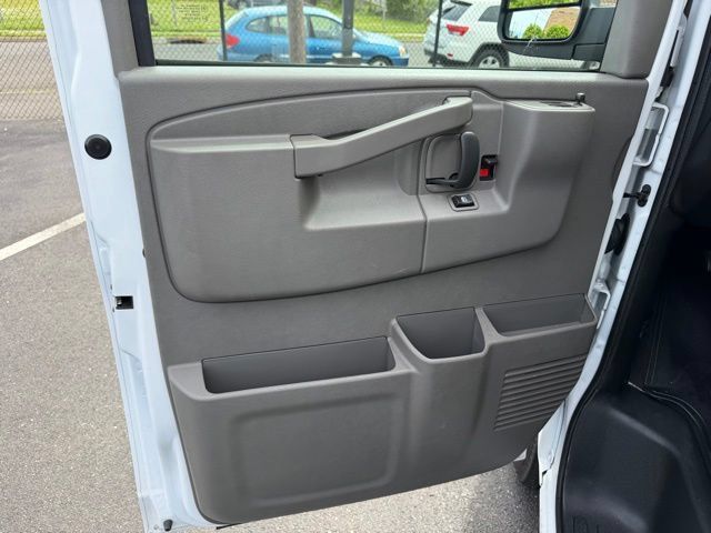 Used 2025 Chevrolet Express 3500 LT w/ LT Preferred Equipment Group RWD image 15