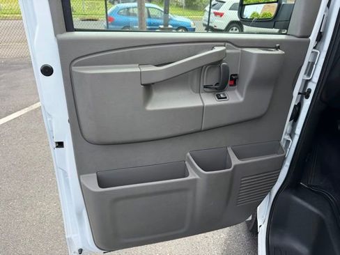Used 2025 Chevrolet Express 3500 LT w/ LT Preferred Equipment Group RWD image 15