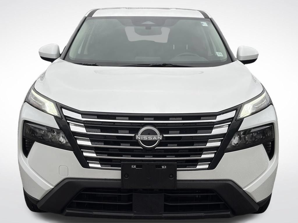 Used 2025 Nissan Rogue SV AWD/4WD image 3
