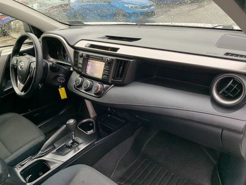 Used 2016 Toyota RAV4 LE AWD/4WD image 11