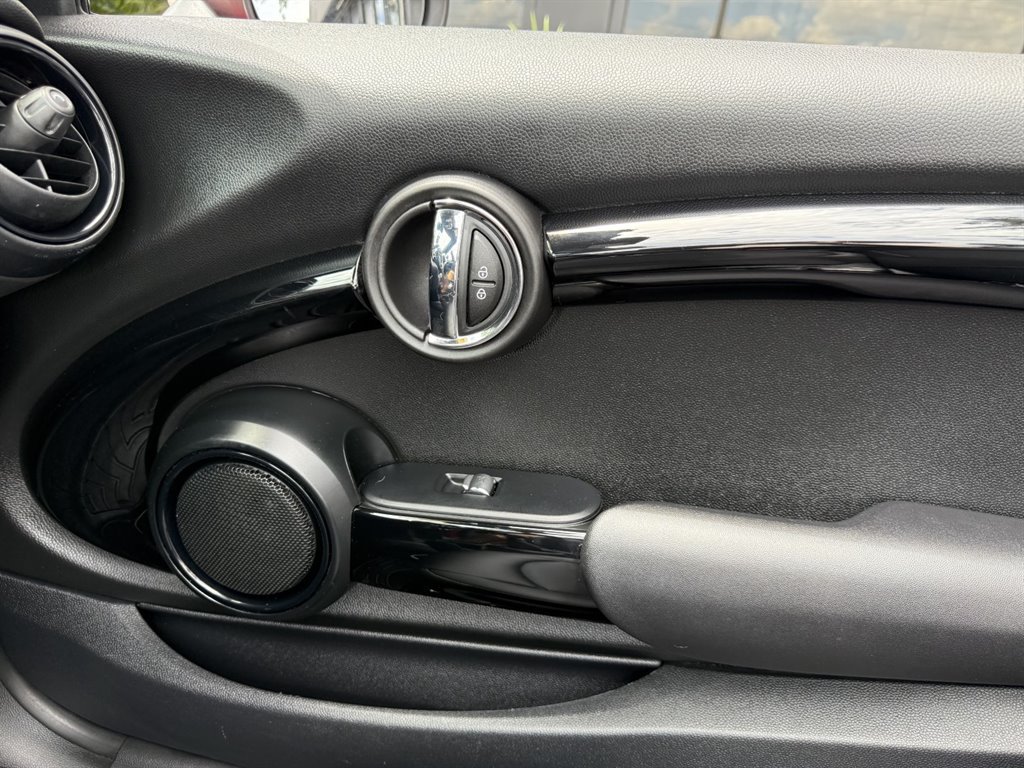 Used 2019 MINI Cooper Convertible FWD image 31