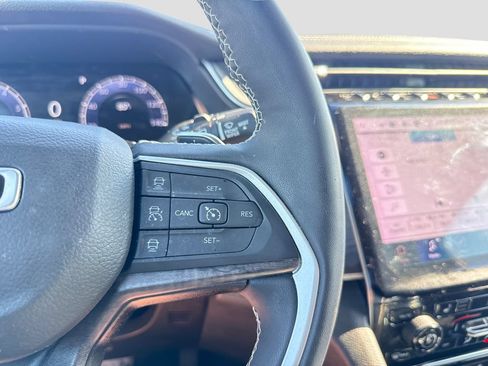 Used 2023 Jeep Grand Cherokee Limited AWD/4WD image 19