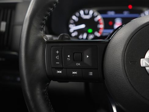 Used 2024 Nissan Pathfinder SL AWD/4WD image 27