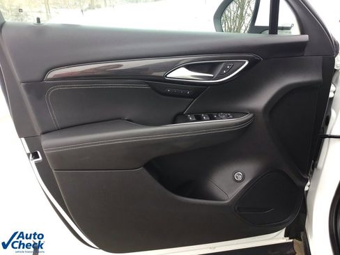 Used 2022 Buick Envision Essence w/ Safety Package image 27