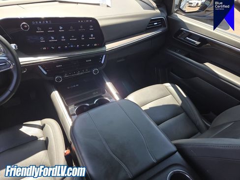 Used 2025 Chevrolet Suburban LT AWD/4WD image 17
