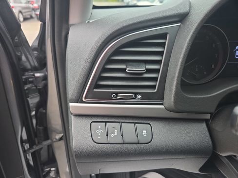 Used 2018 Hyundai Elantra Value Edition w/ Winter Weather Package image 13