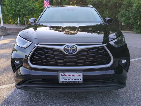 Used 2023 Toyota Highlander XLE AWD/4WD image 9
