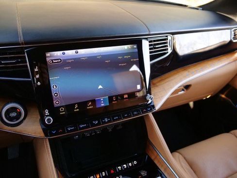 Used 2022 Jeep Grand Wagoneer Series III w/ Rear Seat Video Group 1 image 10