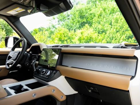 New 2026 Land Rover Defender 130 X-Dynamic SE AWD/4WD image 15