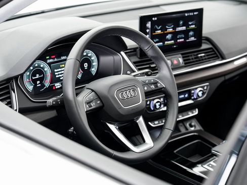 Certified 2025 Audi Q5 2.0T Premium Plus w/ Premium Plus Package image 9