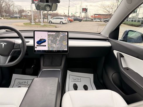 Used 2021 Tesla Model Y Long Range image 25