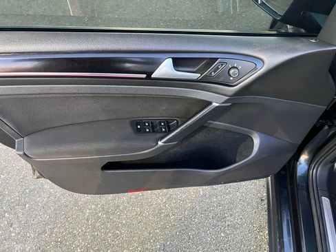 Used 2016 Volkswagen GTI SE image 10