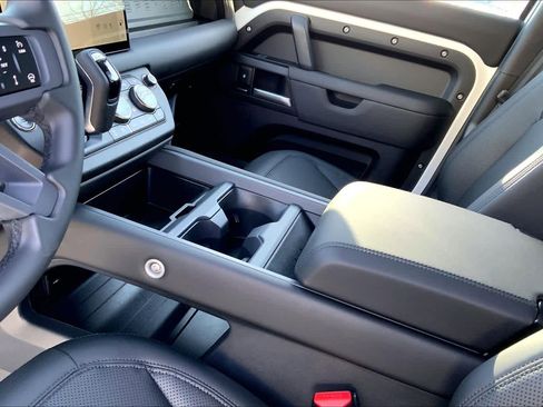 Used 2025 Land Rover Defender 110 S image 15