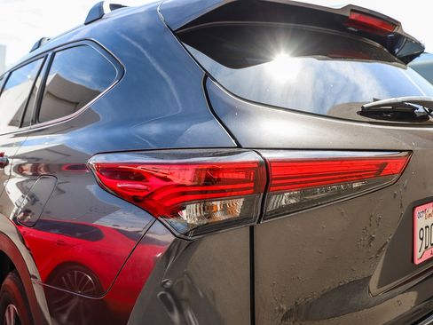 Used 2022 Toyota Highlander XLE image 7