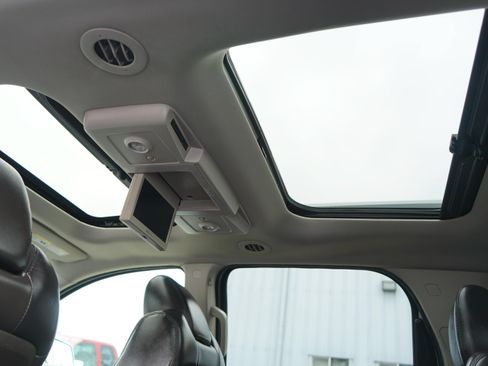Used 2011 GMC Acadia SLT AWD/4WD image 16