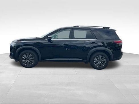 Used 2024 Nissan Pathfinder SV image 4