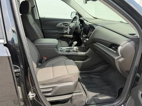 Used 2021 Chevrolet Traverse LT FWD image 18
