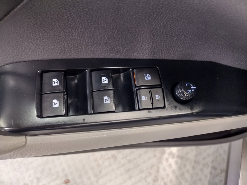 Used 2018 Toyota Camry LE FWD image 17