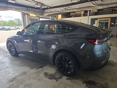 Used 2023 Tesla Model Y Long Range AWD/4WD image 4
