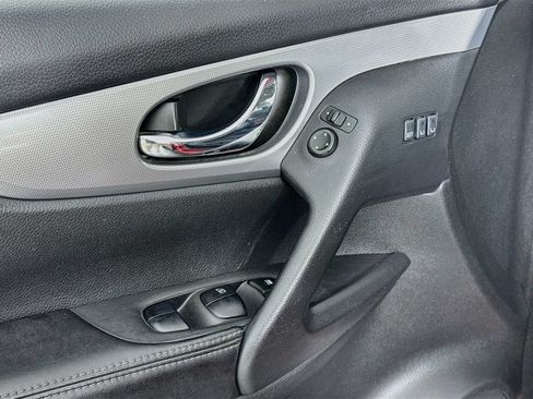 Used 2020 Nissan Rogue Sport SL w/ Premium Package FWD image 18