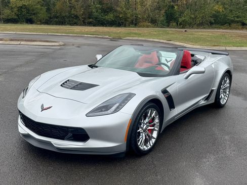 Used 2016 Chevrolet Corvette Z06 w/ 3LZ Preferred Equipment Group image 2