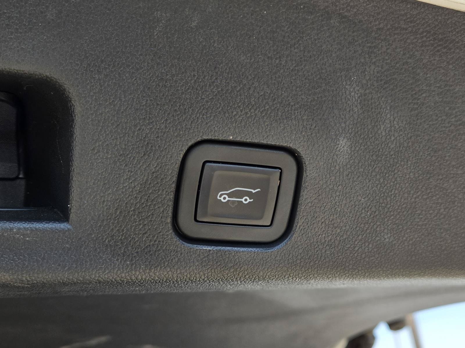 Used 2024 Chevrolet Traverse RS w/ LPO, Floor Liner Package FWD image 10
