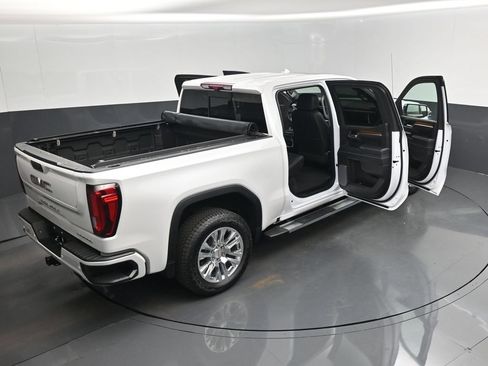 Used 2025 GMC Sierra 1500 Denali w/ Technology Package AWD/4WD image 29