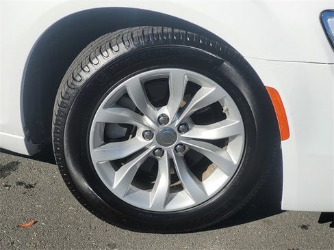 Used 2022 Chrysler 300 Touring image 10