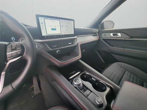 Used 2025 Ford Explorer ST-Line image 19