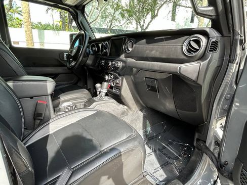 Used 2022 Jeep Wrangler Unlimited Sahara w/ Cold Weather Group AWD/4WD image 31