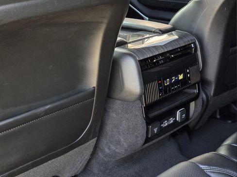 Used 2022 Jeep Wagoneer Series III RWD image 33