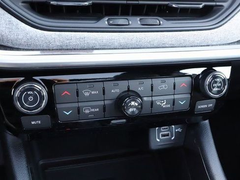 New 2024 Jeep Compass Latitude w/ Sun and Sound Group image 27