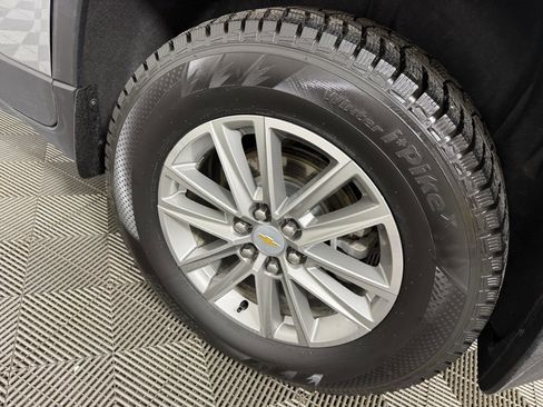 Used 2023 Chevrolet Traverse LT image 12