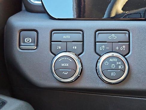 New 2026 GMC Sierra 1500 Elevation image 18