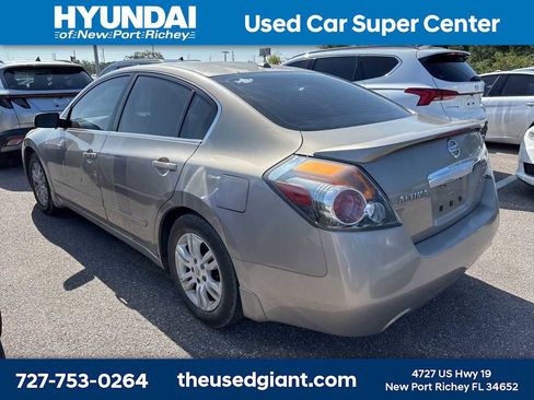 Used 2011 Nissan Altima 2.5 SL w/ Technology Pkg image 2