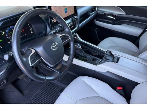 Used 2024 Toyota Grand Highlander AWD Hybrid image 10