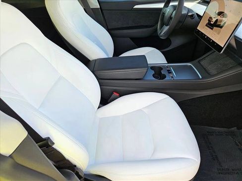 Used 2023 Tesla Model Y Performance image 19