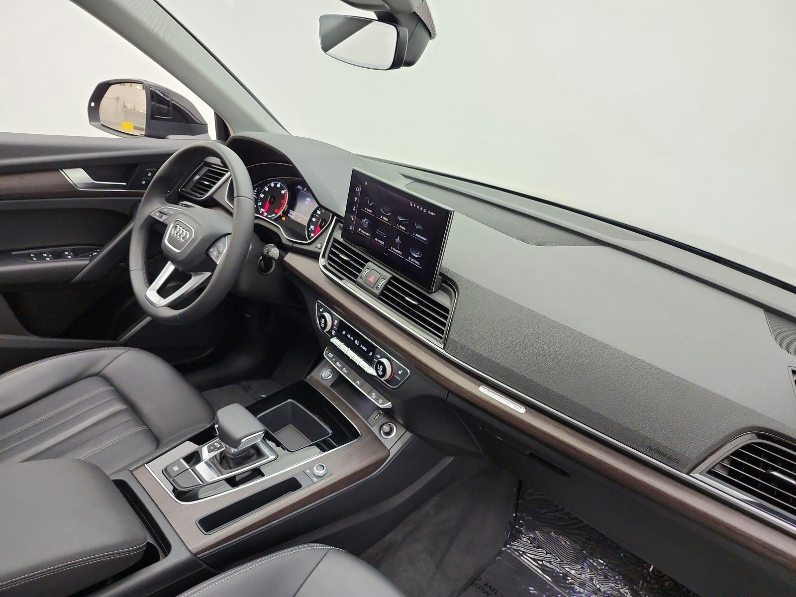 Used 2023 Audi Q5 2.0T Premium w/ Convenience Package AWD/4WD image 19